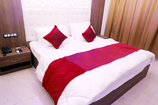 Deluxe red room